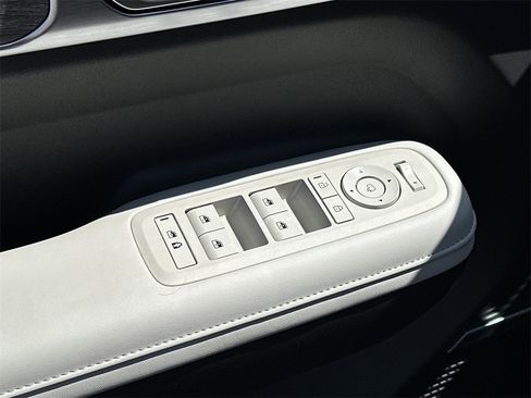 Used 2025 Hyundai Santa Fe Calligraphy image 16