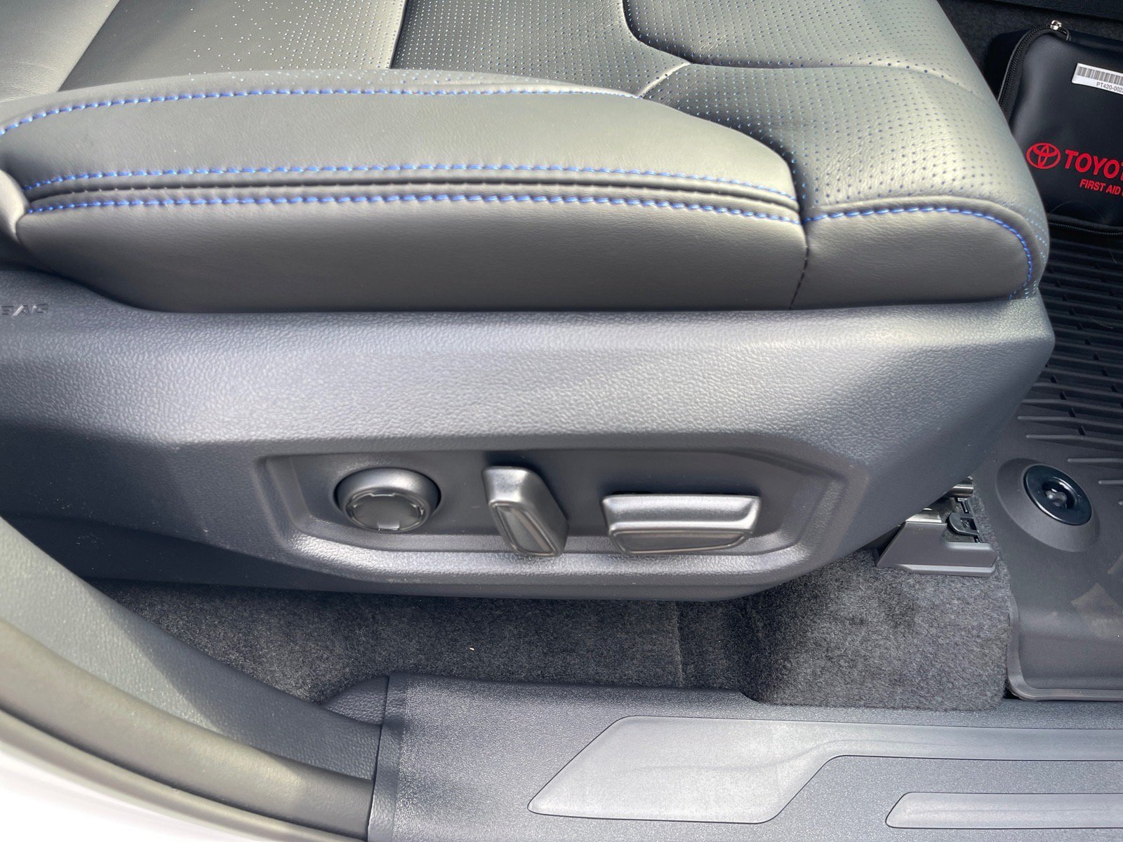 New 2026 Toyota Tundra Platinum AWD/4WD image 17