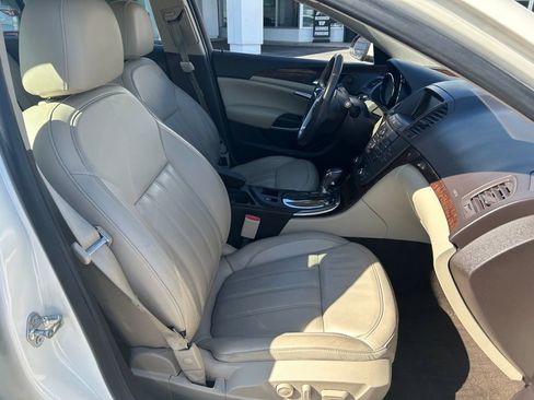 Used 2013 Buick Regal Premium image 25