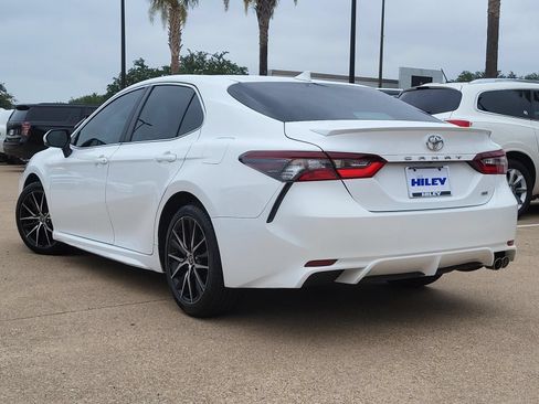 Used 2024 Toyota Camry SE FWD image 3