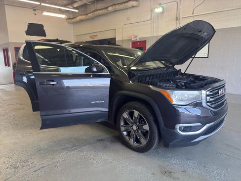 Used 2019 GMC Acadia SLT w/ LPO, Cargo Package AWD/4WD image 9