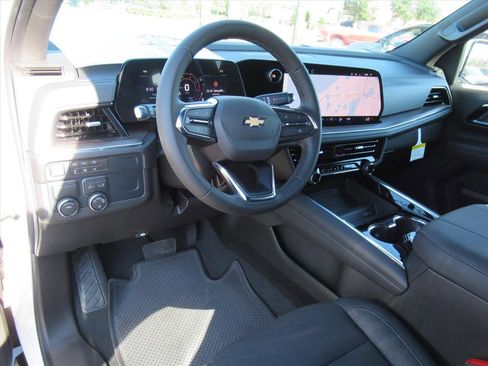 New 2026 Chevrolet Suburban LS image 14