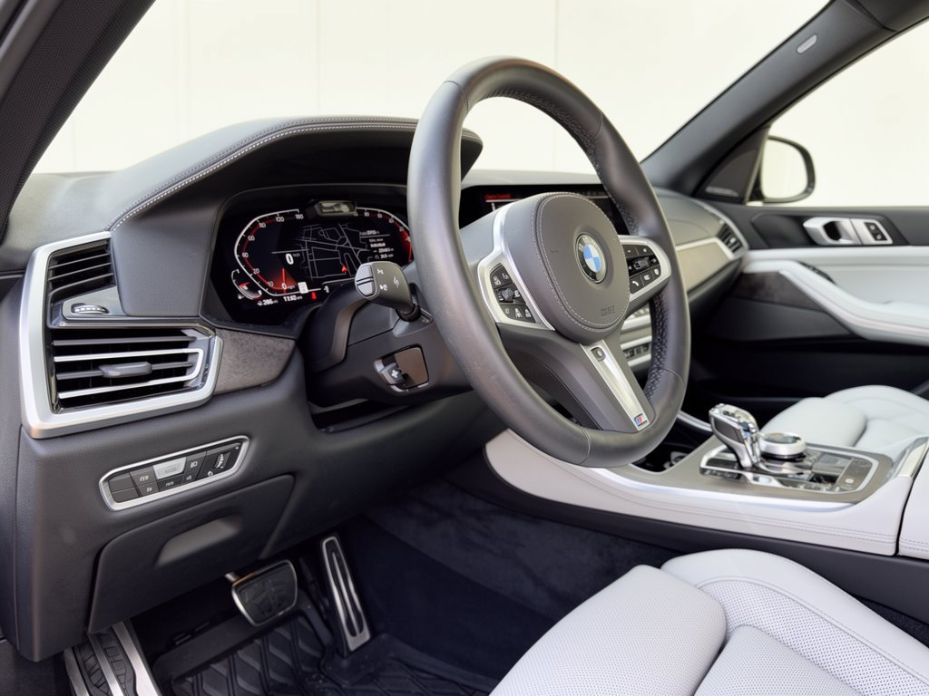 Used 2023 BMW X5 xDrive40i w/ Executive Package AWD/4WD image 4