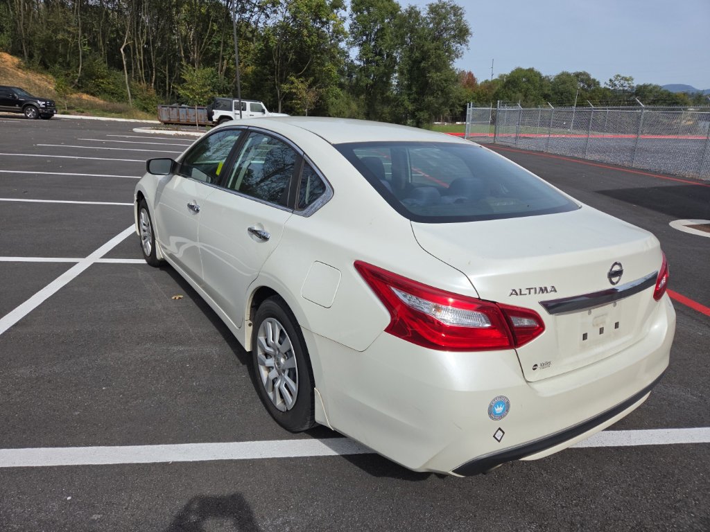 Used 2017 Nissan Altima 2.5 S w/ Power Driver Seat Package FWD image 5