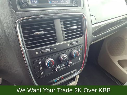 Used 2018 Dodge Grand Caravan SE w/ UConnect Hands-Free Group image 24