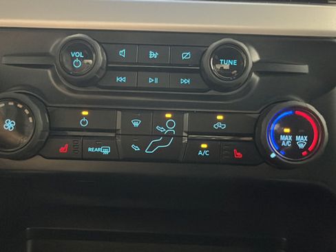 Used 2023 Ford F250 XLT w/ XLT Premium Package AWD/4WD image 17