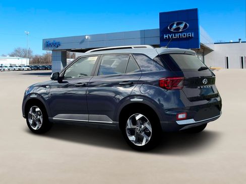New 2026 Hyundai Venue SEL FWD image 4