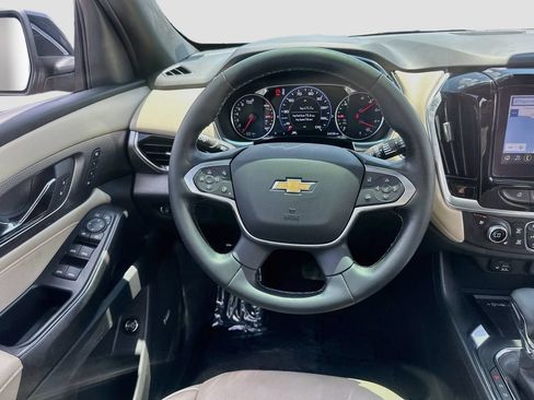 Used 2023 Chevrolet Traverse Premier FWD image 24
