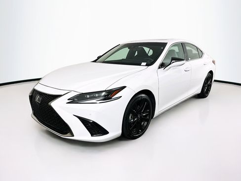Used 2023 Lexus ES 300h F Sport image 3