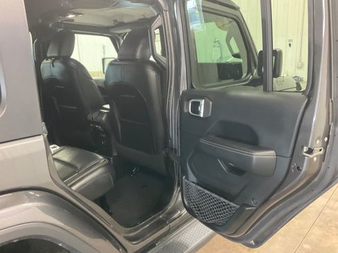 Used 2018 Jeep Wrangler Unlimited Sahara AWD/4WD image 25