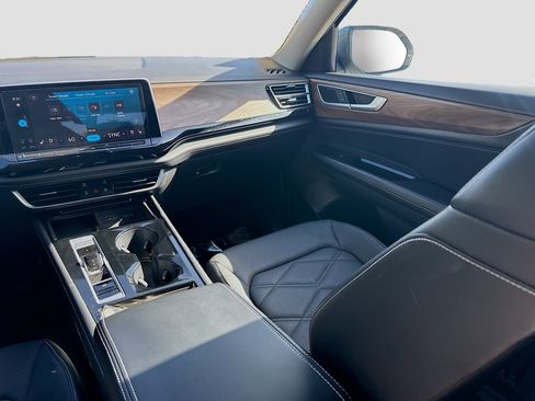 Used 2024 Volkswagen Atlas SE image 21