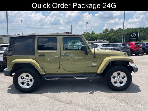 Used 2013 Jeep Wrangler Unlimited Sahara w/ Connectivity Group AWD/4WD image 3