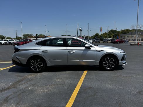 Used 2025 Hyundai Sonata SEL FWD image 4