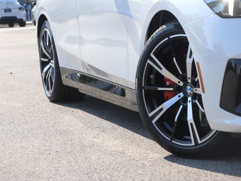 New 2026 BMW 550e xDrive image 3