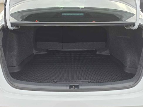 Used 2025 Toyota Corolla SE image 18