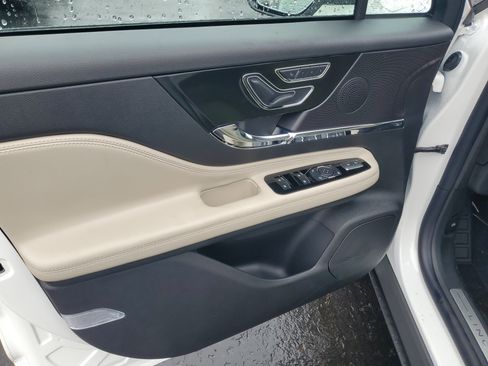 New 2026 Lincoln Corsair Premiere image 8