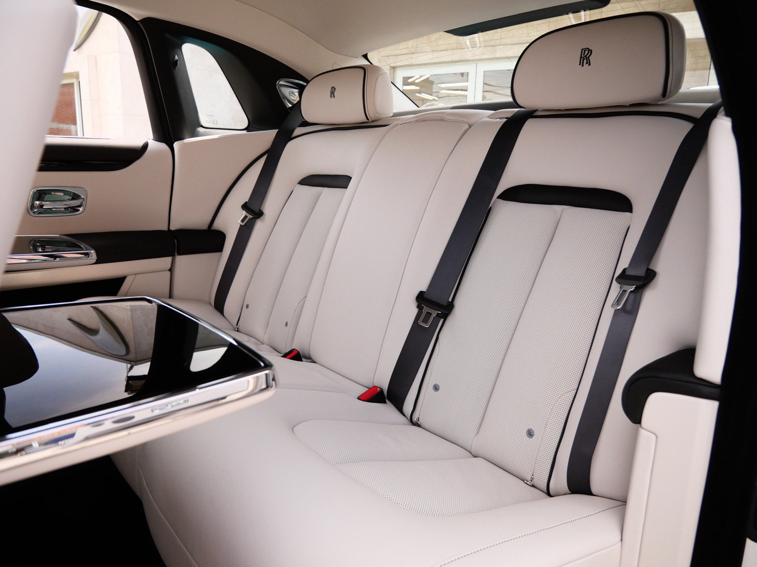 Certified 2025 Rolls-Royce Ghost AWD/4WD image 8