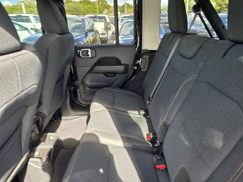 Used 2025 Jeep Wrangler Unlimited Sahara AWD/4WD image 12
