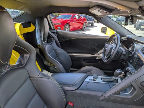 Used 2016 Chevrolet Corvette Z06 w/ 3LZ Preferred Equipment Group RWD image 14