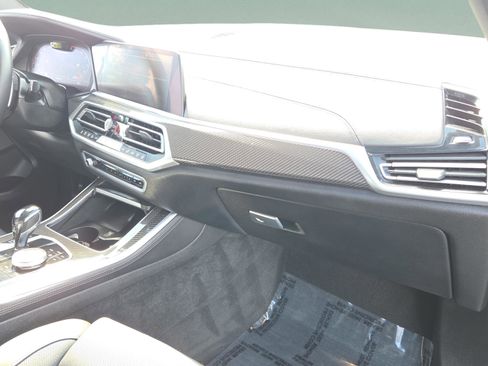 Used 2022 BMW X5 M50i image 21