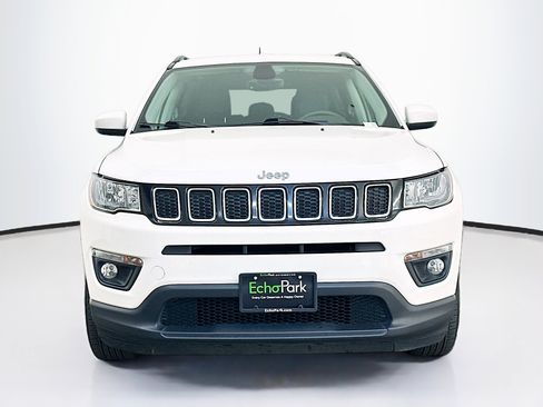 Used 2018 Jeep Compass Latitude w/ Popular Equipment Group AWD/4WD image 2