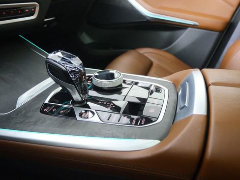 Used 2022 BMW X7 xDrive40i w/ M Sport Package image 32