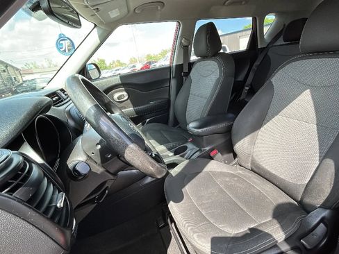 Used 2017 Kia Soul + FWD image 5