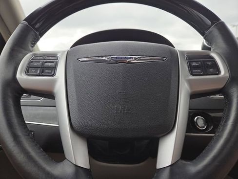 Used 2014 Chrysler Town & Country Limited w/ Luxury Group FWD image 34