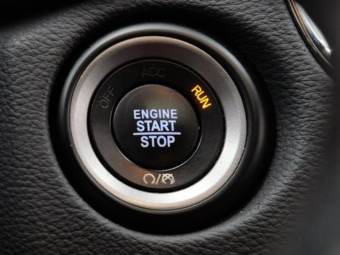 Used 2018 Dodge Durango R/T w/ Technology Group RWD image 31