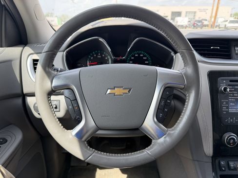 Used 2017 Chevrolet Traverse LT image 15