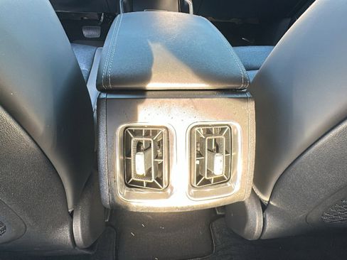 Used 2023 Kia Sorento EX image 25