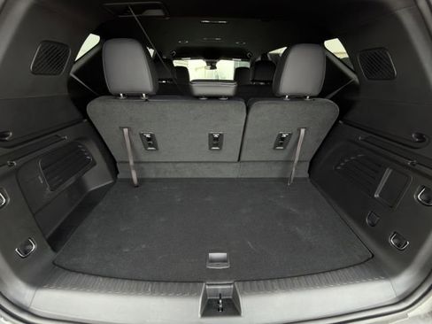 Certified 2025 Chevrolet Traverse LT w/ Midnight/Sport Edition image 27