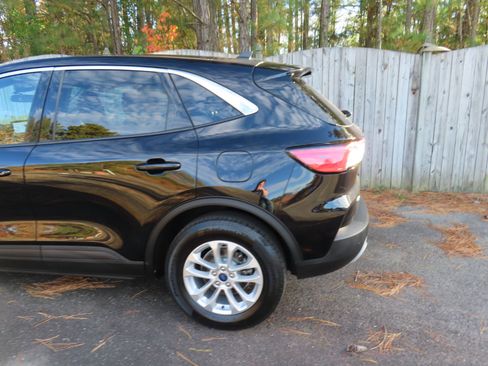 Used 2020 Ford Escape SE image 4