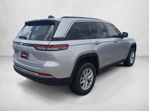 New 2026 Jeep Grand Cherokee Laredo RWD image 2