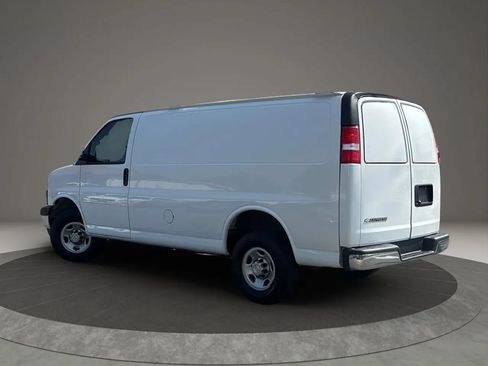 Used 2022 Chevrolet Express 2500 w/ Driver Convenience Package RWD image 4