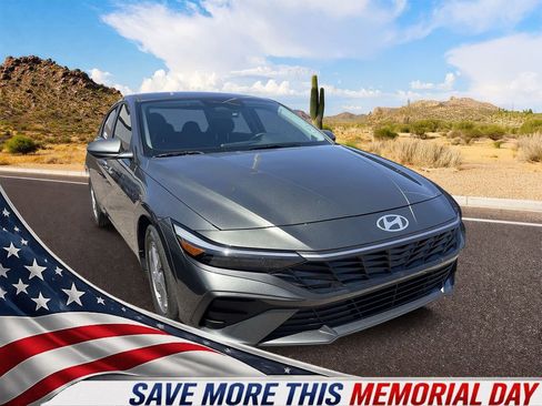 Used 2025 Hyundai Elantra SE FWD image 1