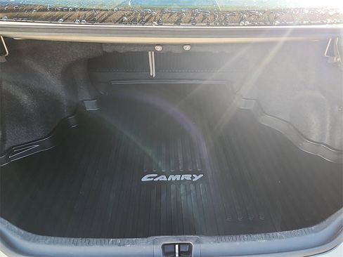 Used 2014 Toyota Camry LE image 28