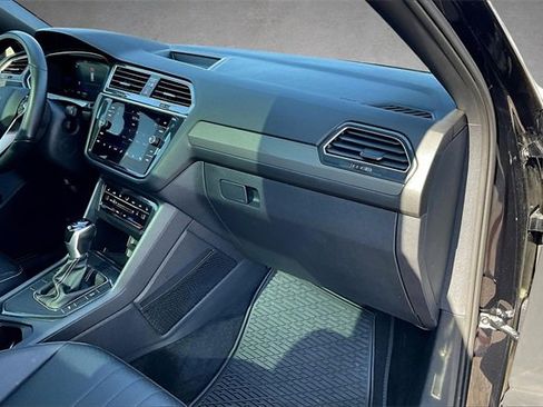 Used 2023 Volkswagen Tiguan SE R-Line image 15