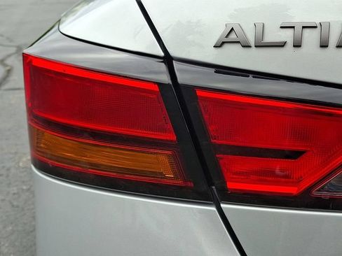 Used 2024 Nissan Altima 2.5 SV w/ SV Premium Package FWD image 10
