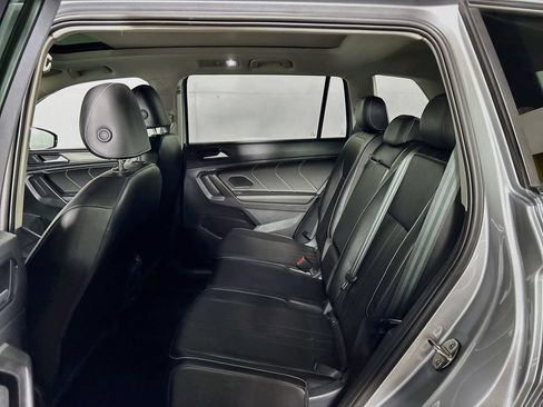 Certified 2024 Volkswagen Tiguan SE w/ Panoramic Sunroof Package AWD/4WD image 21