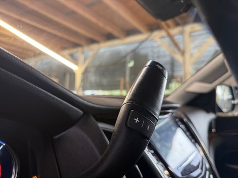 Used 2019 Cadillac Escalade ESV Premium Luxury image 19