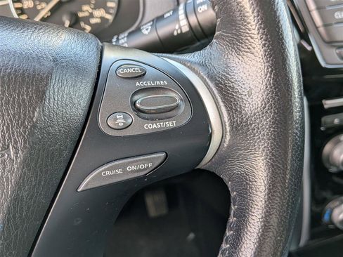 Used 2019 Nissan Pathfinder SV image 17