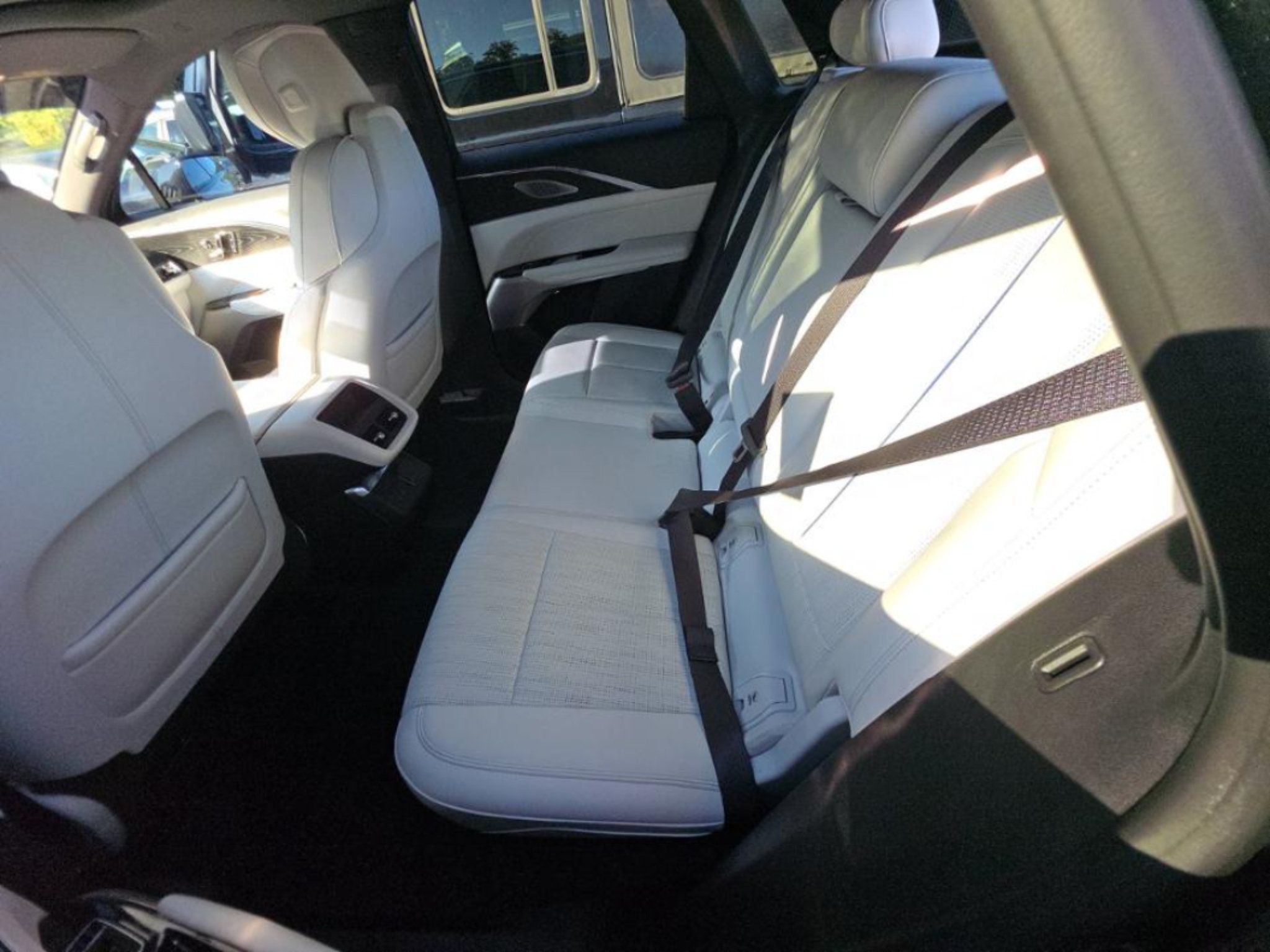 Used 2024 Cadillac Lyriq Luxury w/ LPO, Floor Liner Package RWD image 3