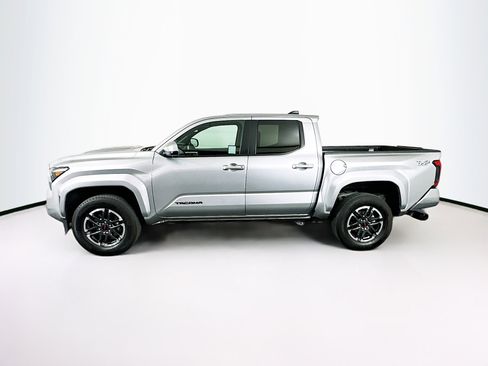Used 2025 Toyota Tacoma TRD Sport RWD image 4