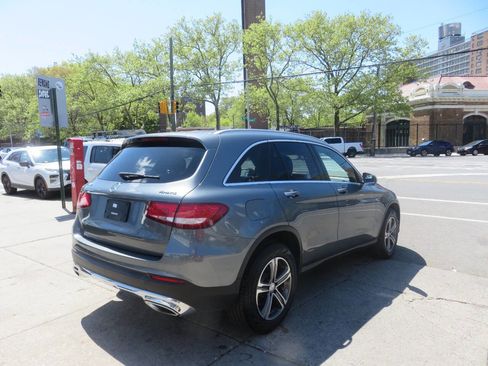 Used 2017 Mercedes-Benz GLC 300 4MATIC image 4