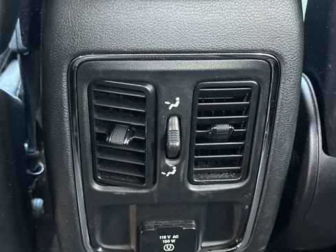 Used 2019 Jeep Grand Cherokee Laredo image 42