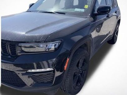 Used 2023 Jeep Grand Cherokee Limited w/ Black Appearance Package