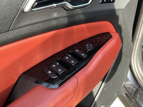 Used 2023 Kia Sportage SX image 25