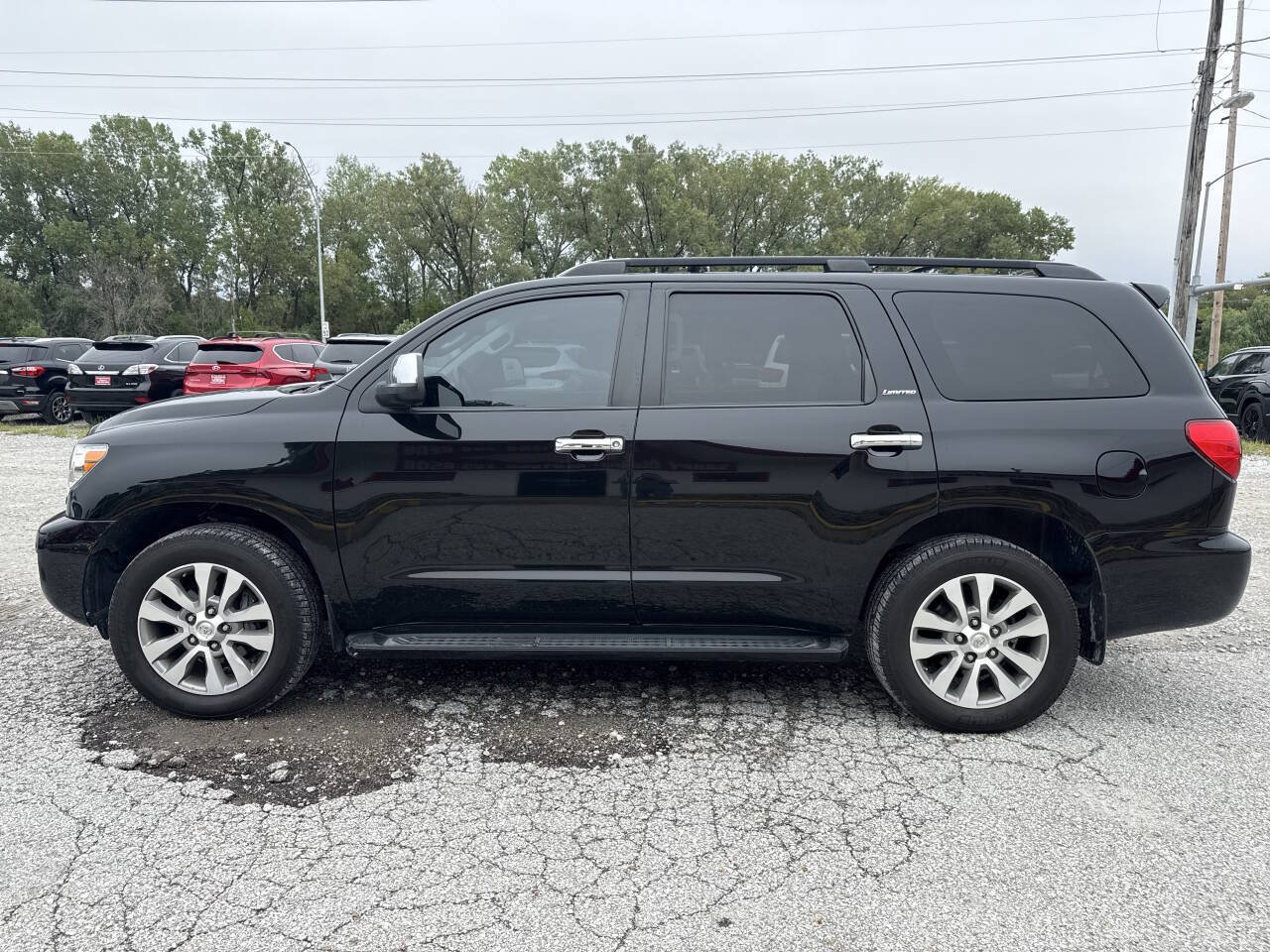 Used 2017 Toyota Sequoia Limited w/ Safety & Convenience Package AWD/4WD image 6