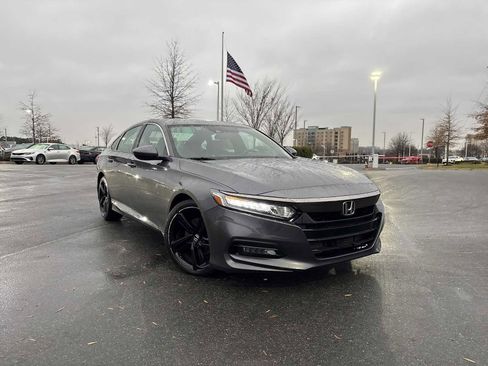 Used 2018 Honda Accord Sport image 2